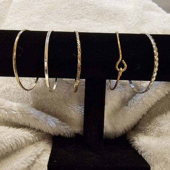 Lot of 5 Vintage Bangle Bracelets Silver Gold And Bronze Toned Textured Thin - Picture 1 of 12